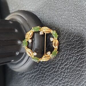 VINTAGE GOLD WREATH BROOCH with FAUX JADE LEAF and RHINESTONES